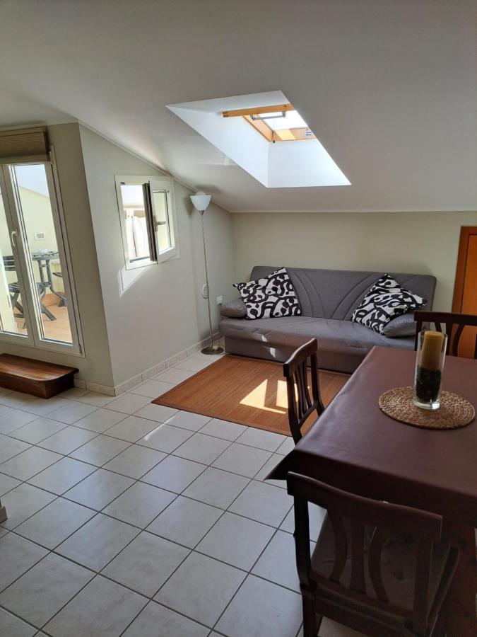 Apartament Mansarda Di Grazy Citta Sant'Angelo Zewnętrze zdjęcie
